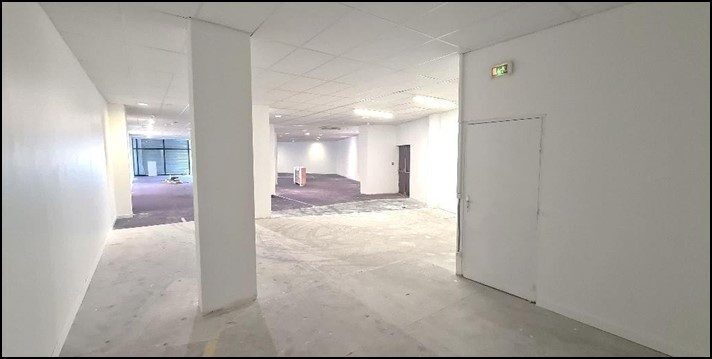 Retail in Herblay-sur-Seine to rent - Building Photo - Image 2 of 7