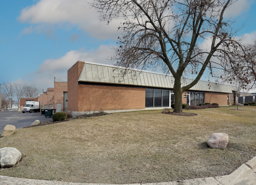 851-853 Industrial Dr, Elmhurst, IL for rent - Primary Photo - Image 1 of 16