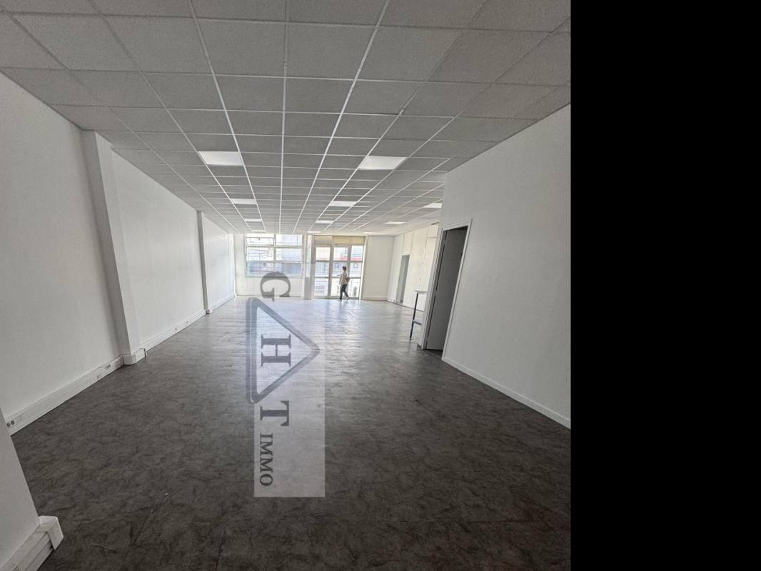 Industrial in Paris to rent Interior Photo- Image 1 of 2