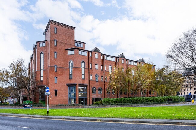 More details for 2 Park Ln, Leeds - Office to Rent