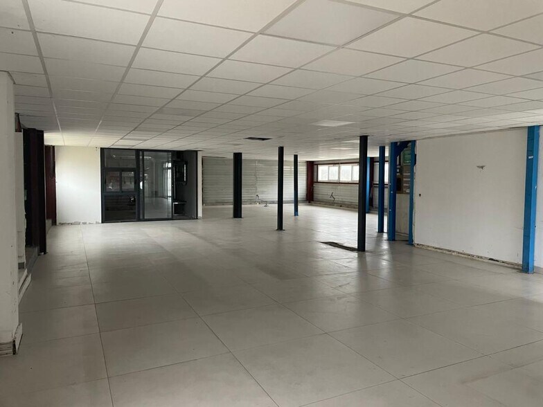 Light Industrial in Saint-Pathus for sale - Interior Photo - Image 2 of 8