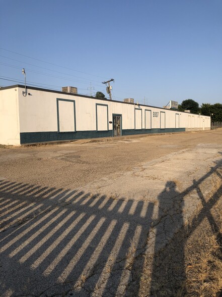 3305 E Vickery Blvd, Fort Worth, TX for rent - Building Photo - Image 1 of 4