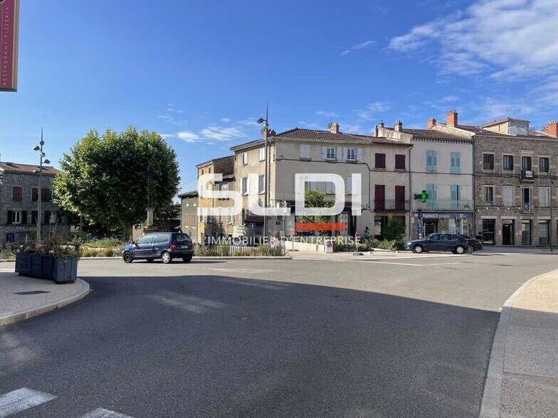 Retail in Soucieu-en-Jarrest for sale - Building Photo - Image 1 of 3