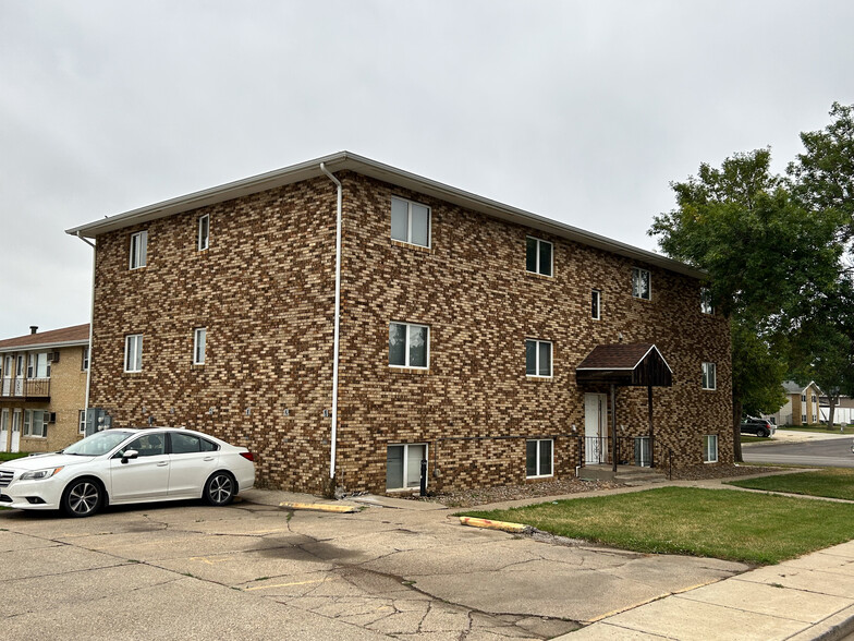 1500 1st Ave NW, Mandan, ND for sale - Primary Photo - Image 1 of 1