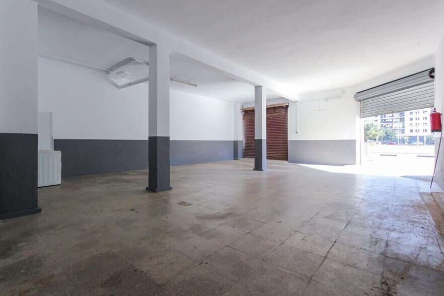 Retail in Torrent to rent - Interior Photo - Image 2 of 6