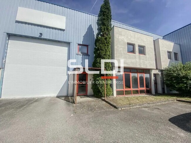 Location Local d'activités 318 m²