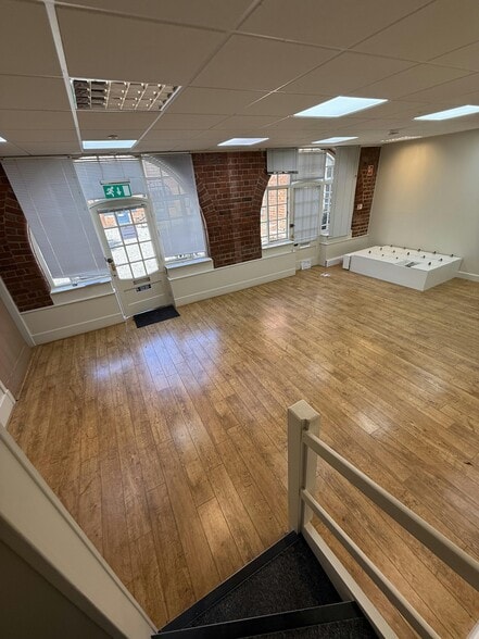 Dark Ln, Warwick to rent - Building Photo - Image 2 of 13