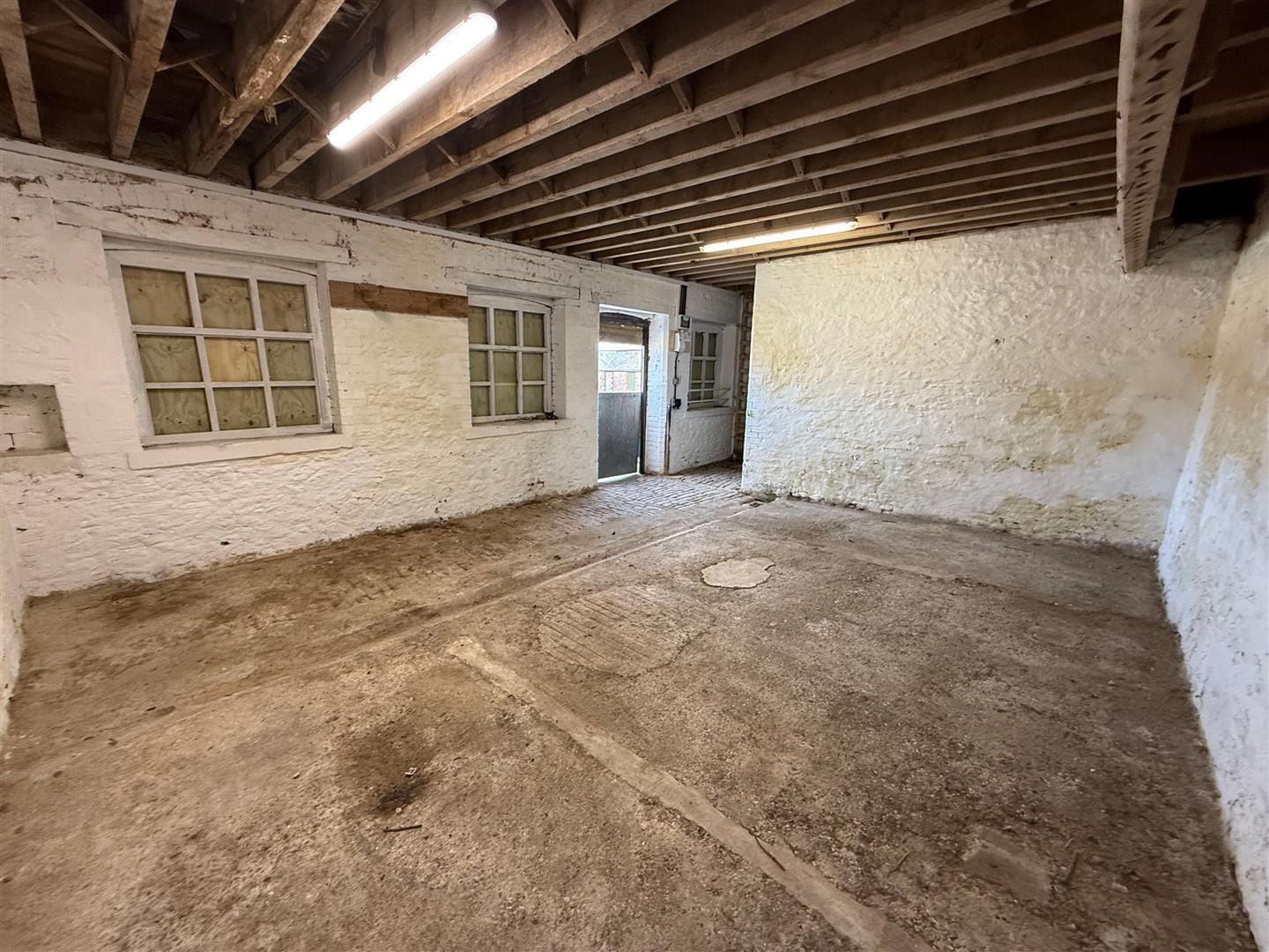 High St, Yenston to rent Interior Photo- Image 1 of 6
