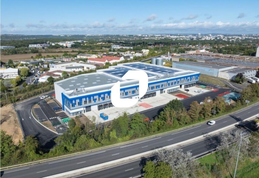 Industrial in Conflans-Sainte-Honorine to rent - Aerial - Image 2 of 8