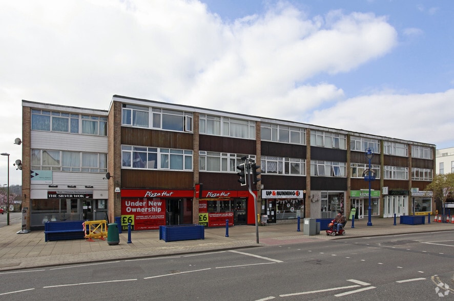 4-32 Queen St, Horsham to rent - Primary Photo - Image 1 of 4