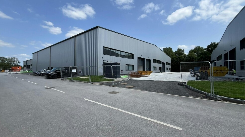 London Rd, Macclesfield to rent - Building Photo - Image 1 of 7