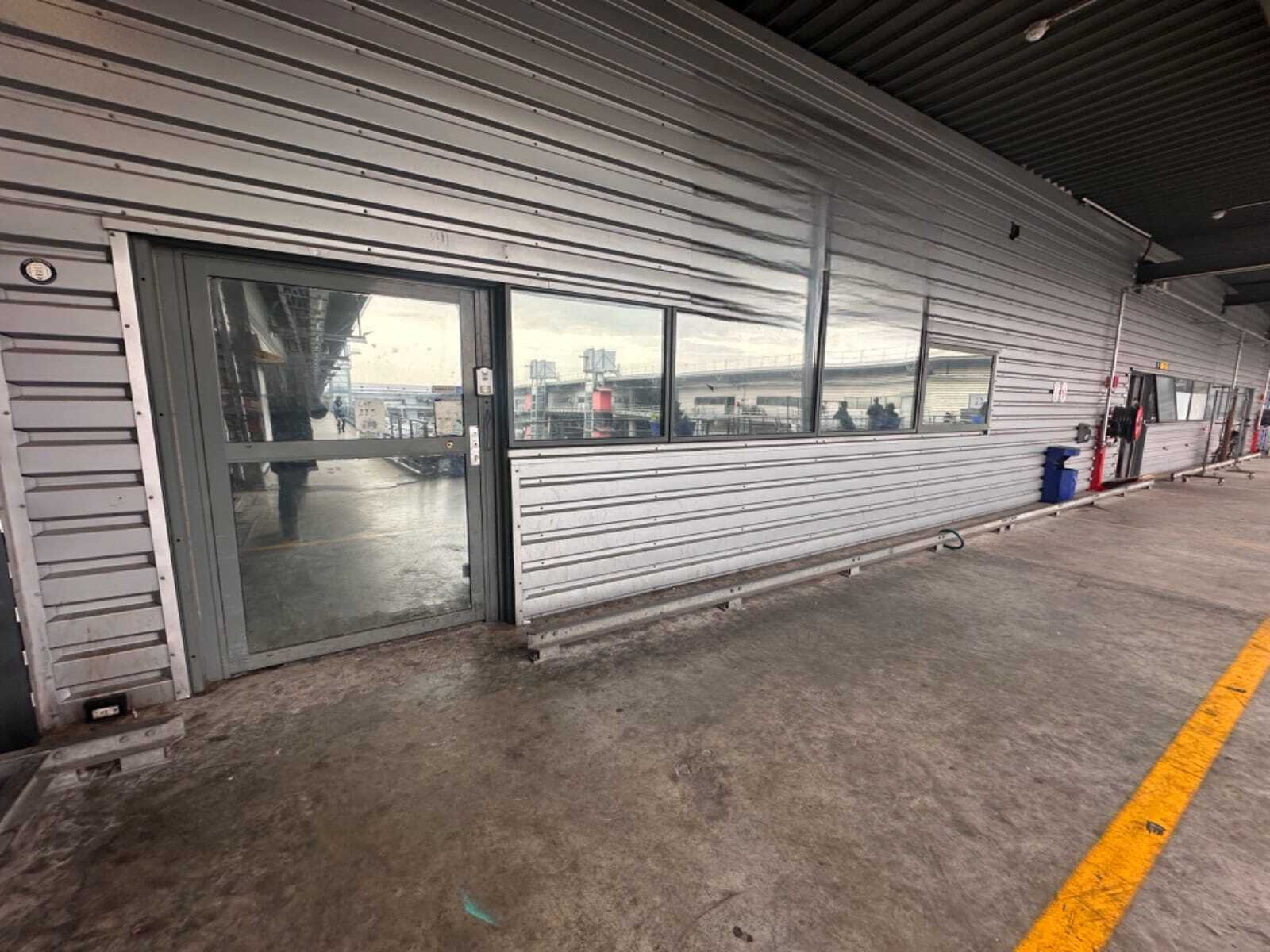 Light Industrial in Pantin for sale Interior Photo- Image 1 of 5