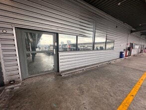 Light Industrial in Pantin for sale Interior Photo- Image 1 of 5