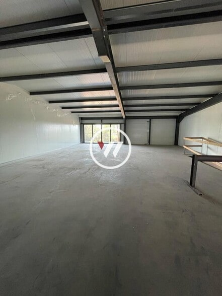 Light Industrial in Signes to rent - Interior Photo - Image 3 of 9