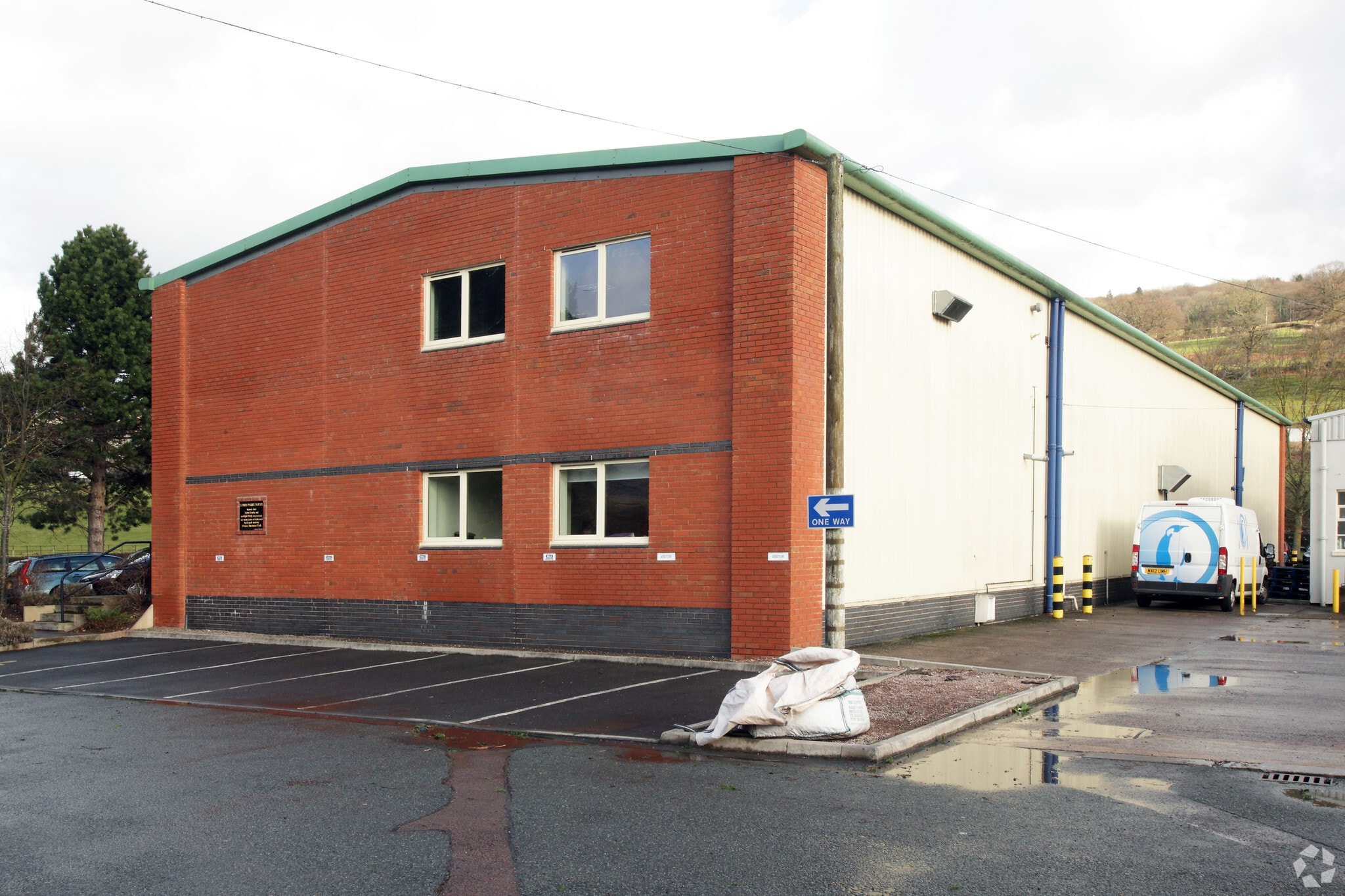 Beaufort St, Crickhowell to rent Primary Photo- Image 1 of 8