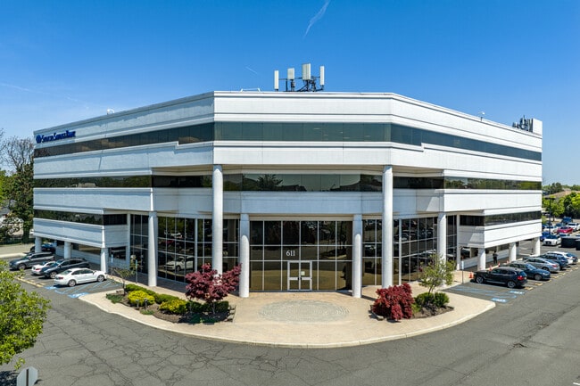 More details for 611 River Dr, Elmwood Park, NJ - Office for Auction