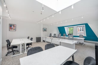 22 Gilbert St, London to rent Interior Photo- Image 2 of 4