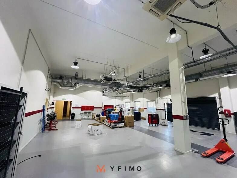 Light Industrial in Nanterre to rent - Building Photo - Image 2 of 5