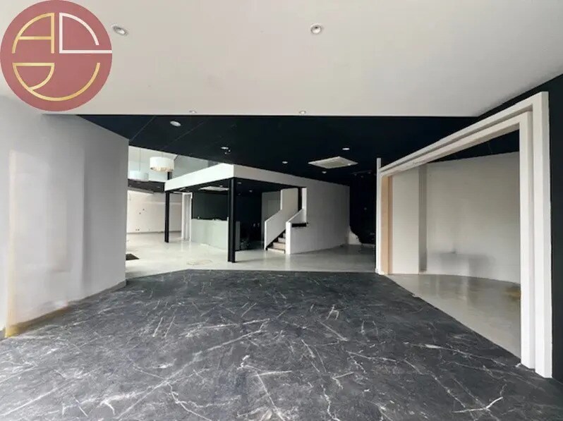 Vente Bureaux 194 m² - Photo 1