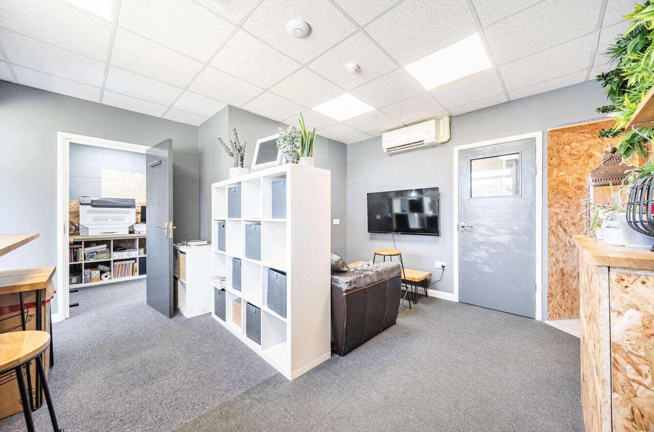 Turners Green, Wadhurst, ESX TN5 6TR - Unit 2 -  - Interior Photo - Image 1 of 2