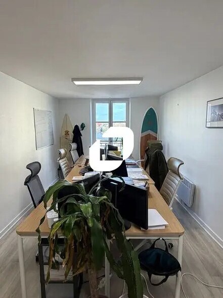 20-22 Place Charles De Gaulle, Saint-Germain-en-Laye to rent - Building Photo - Image 1 of 6