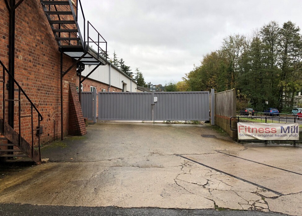 17-18 London Rd, Thrupp for sale Building Photo- Image 1 of 1