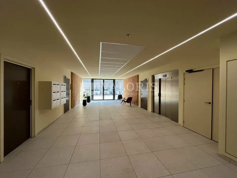 Office in Marseille to rent - Building Photo - Image 2 of 21