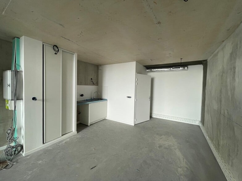 Light Industrial in Vitry-sur-Seine to rent - Interior Photo - Image 2 of 4