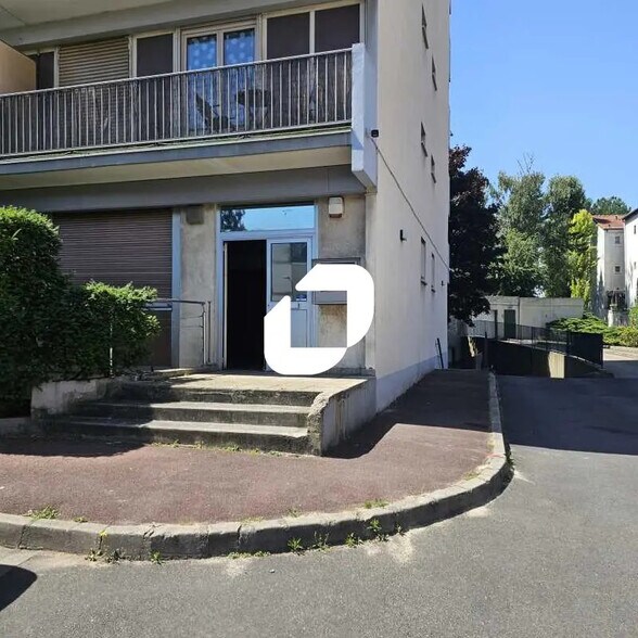 Office in Saint-Denis for sale - Building Photo - Image 1 of 22