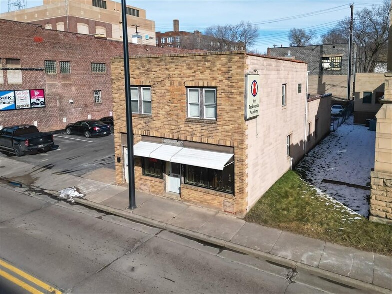 415 S Farwell St, Eau Claire, WI for rent - Building Photo - Image 1 of 7