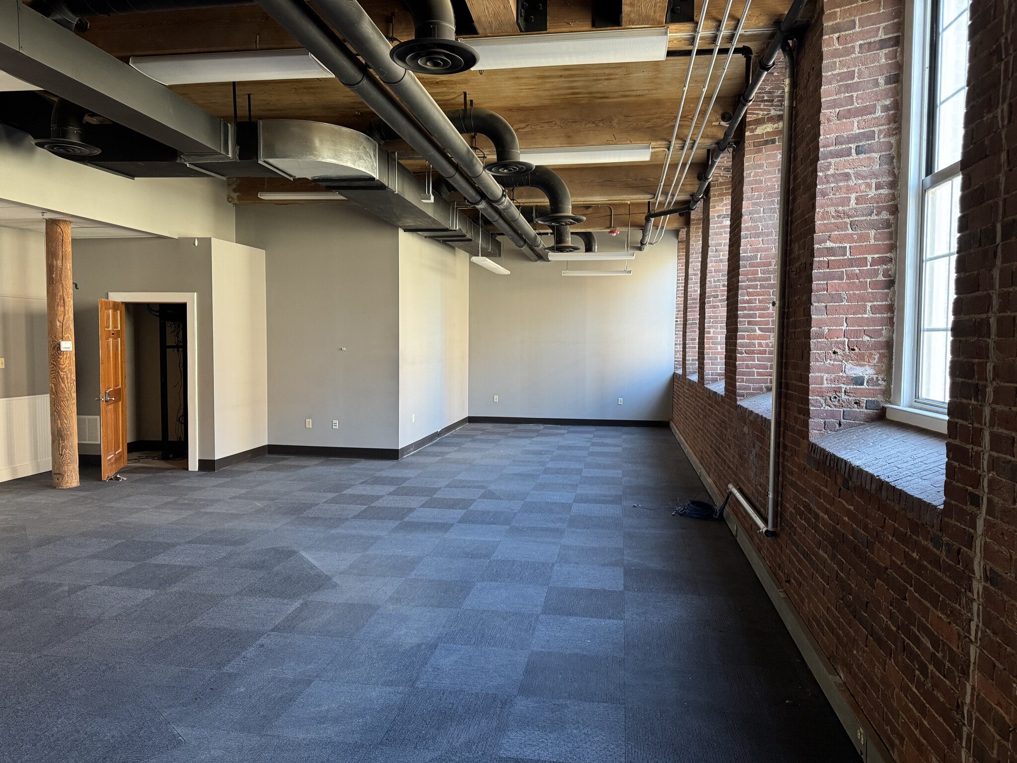 100 Main St, Dover, NH to rent Interior Photo- Image 1 of 4