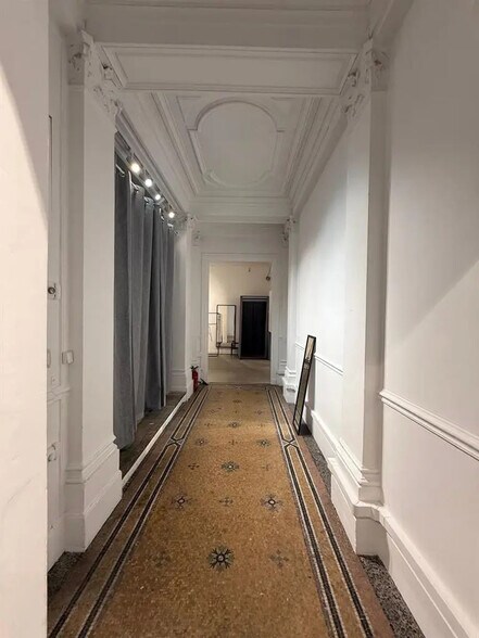 Retail in Boulogne-Billancourt to rent - Interior Photo - Image 3 of 3