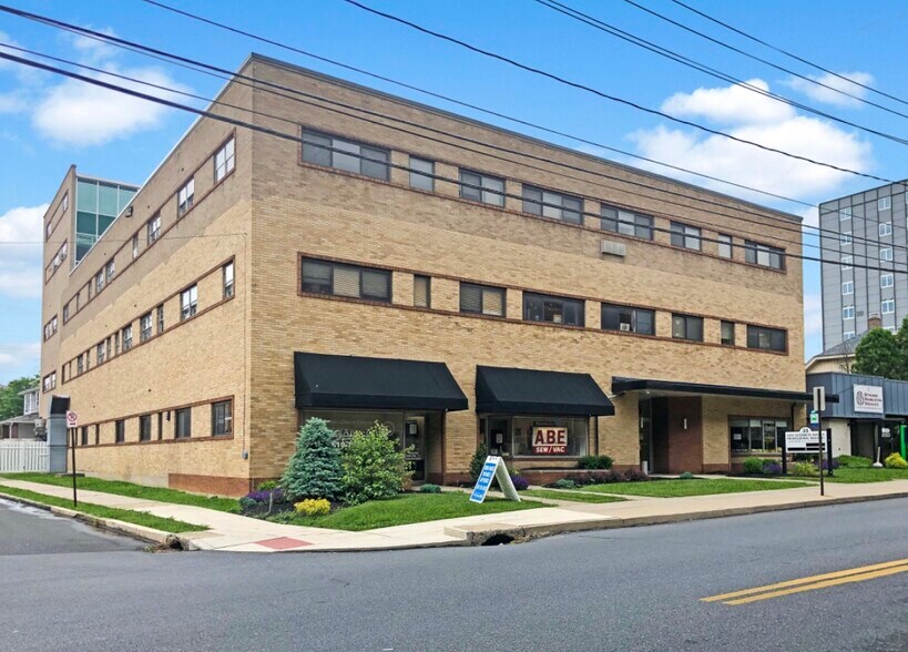 35 E Elizabeth Ave, Bethlehem, PA to rent - Building Photo - Image 1 of 4