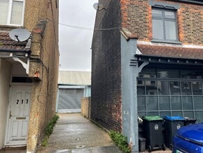 209-225 Davidson, Croydon to rent Building Photo- Image 1 of 4