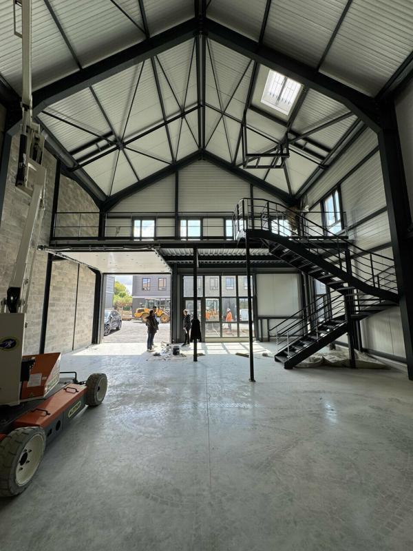 Light Industrial in Groslay to rent Interior Photo- Image 1 of 8