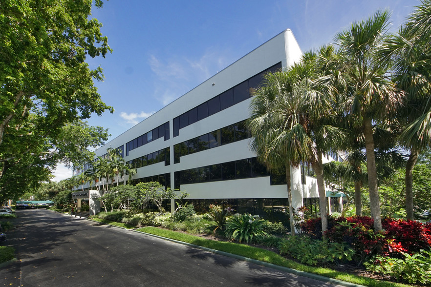 2101 NW Corporate Blvd, Boca Raton, FL for rent - Building Photo - Image 1 of 6