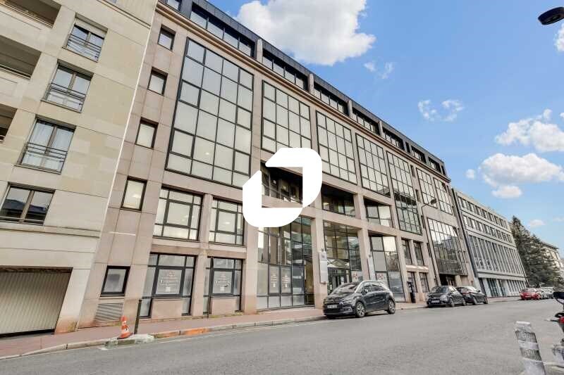 Office in Levallois-Perret to rent - Building Photo - Image 1 of 15