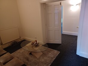 25A Park Sq, Leeds for rent Interior Photo- Image 1 of 3