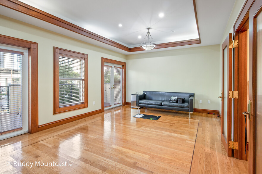 4551 Ponce De Leon Blvd, Coral Gables, FL for rent - Interior Photo - Image 3 of 28