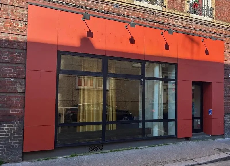 Location Commerce 130 m² - Photo 1