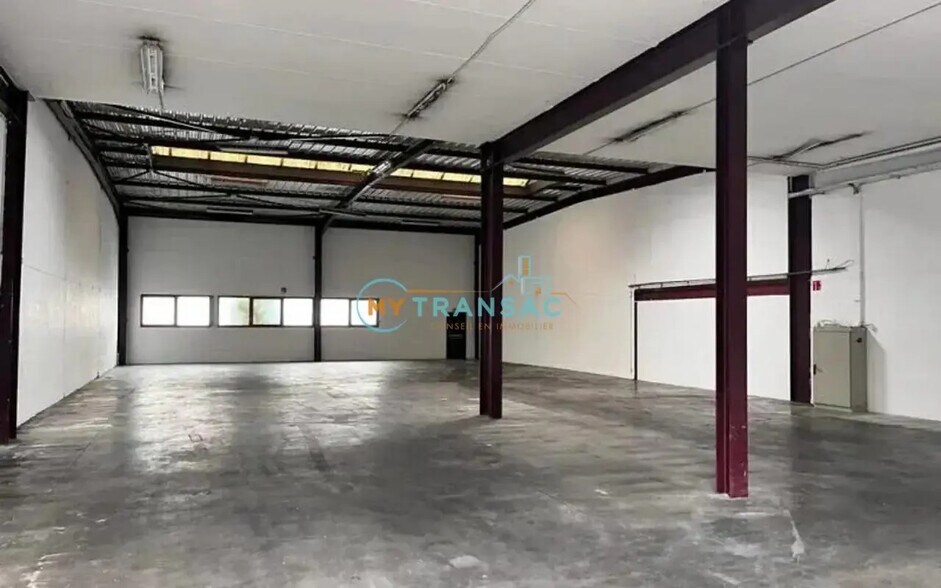 Light Industrial in Le Blanc-Mesnil to rent - Interior Photo - Image 2 of 6