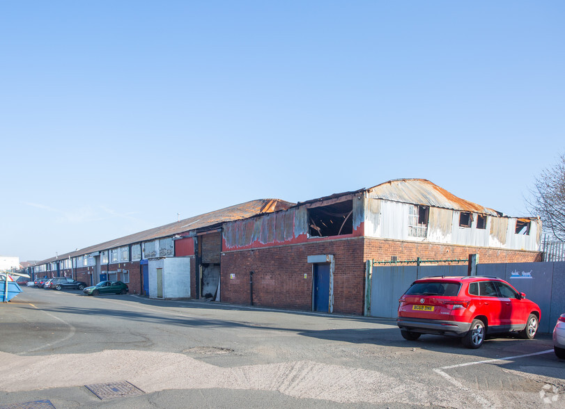 Hilton Rd, Wolverhampton for rent - Primary Photo - Image 1 of 3