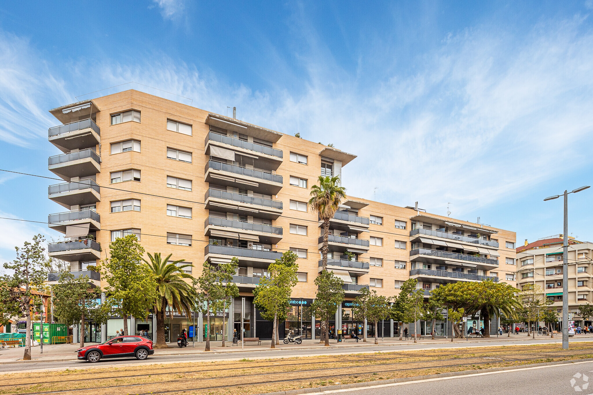 Retail in Esplugues de Llobregat, Barcelona to rent Primary Photo- Image 1 of 3