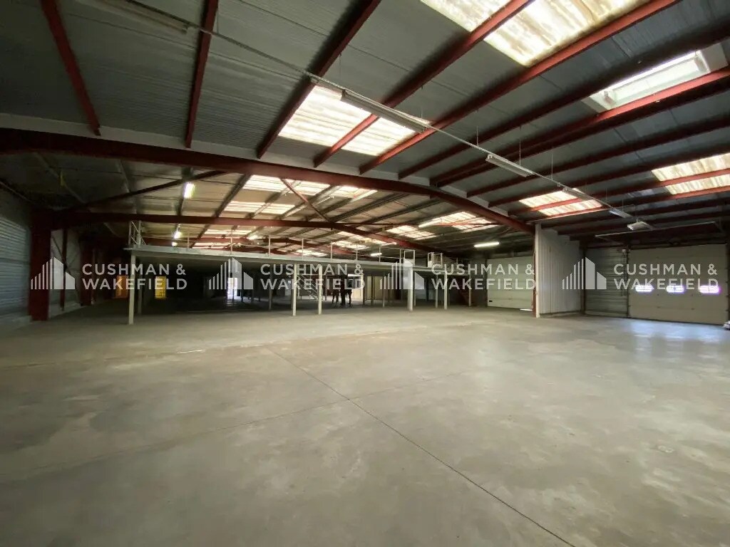 Light Industrial in GEISPOLSHEIM to rent Interior Photo- Image 1 of 10