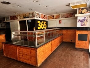 Retail in Barcelona, Barcelona to rent Interior Photo- Image 2 of 9