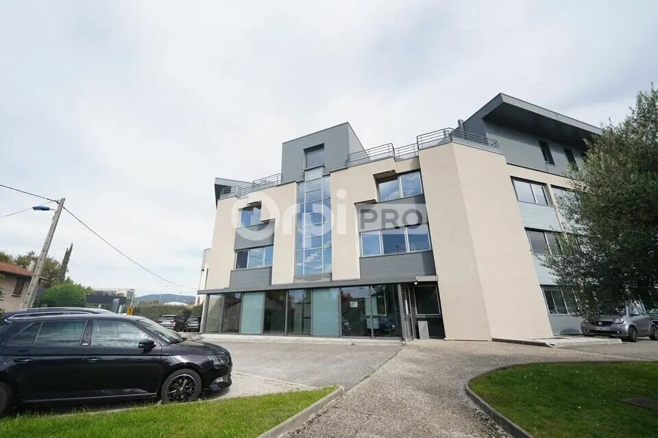 Office in Écully to rent Building Photo- Image 1 of 22