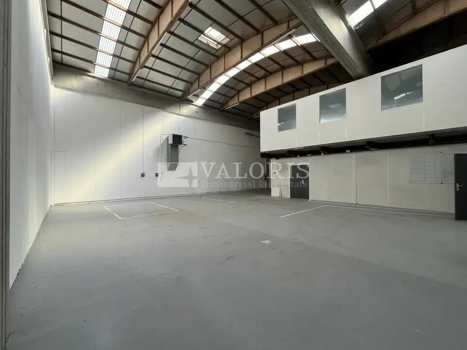 Light Industrial in Dardilly to rent Interior Photo- Image 1 of 7