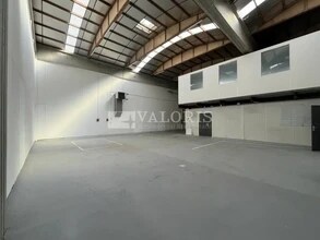 Light Industrial in Dardilly to rent Interior Photo- Image 1 of 7