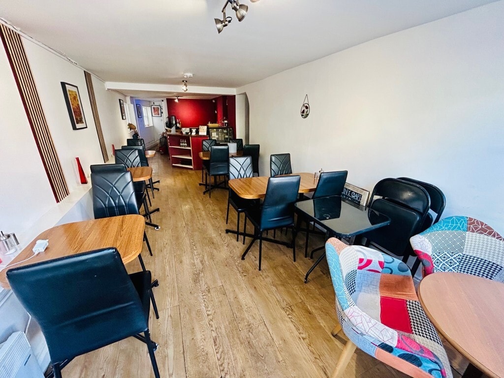15 The Broadway, Newbury to rent Interior Photo- Image 1 of 5