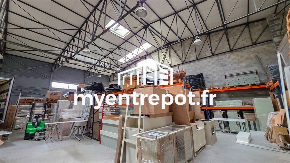 Light Industrial in Marseille to rent - Interior Photo - Image 3 of 6